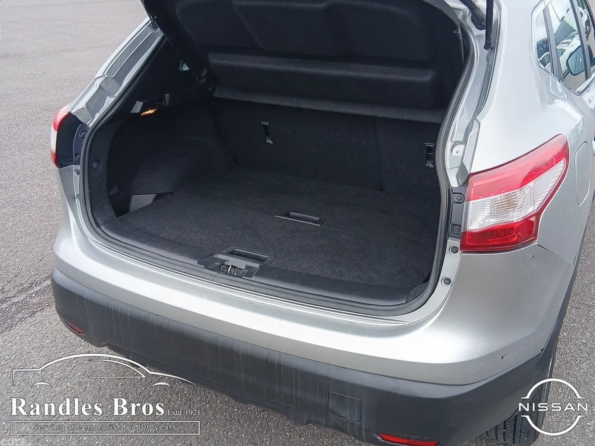 Nissan Qashqai Hatchback, Diesel, 2015, Silver
