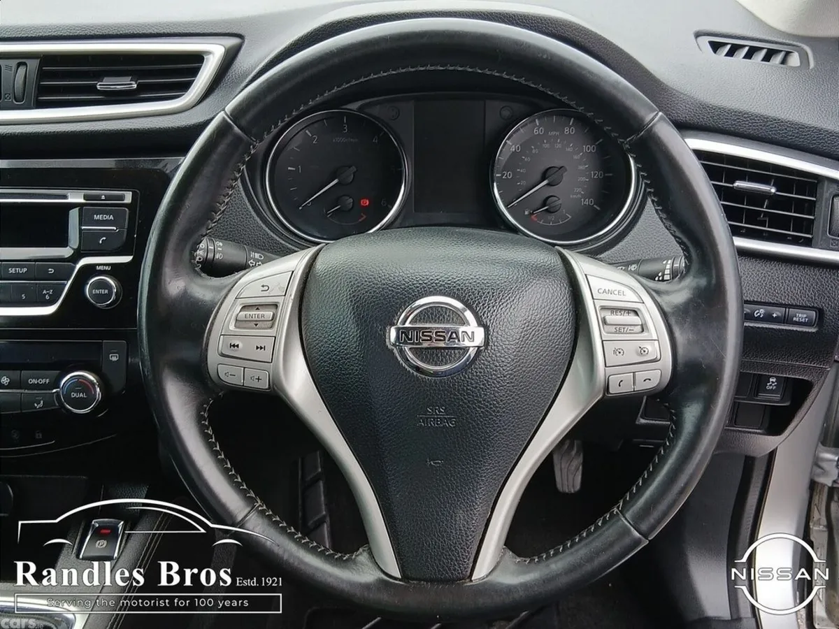 Nissan Qashqai Hatchback, Diesel, 2015, Silver
