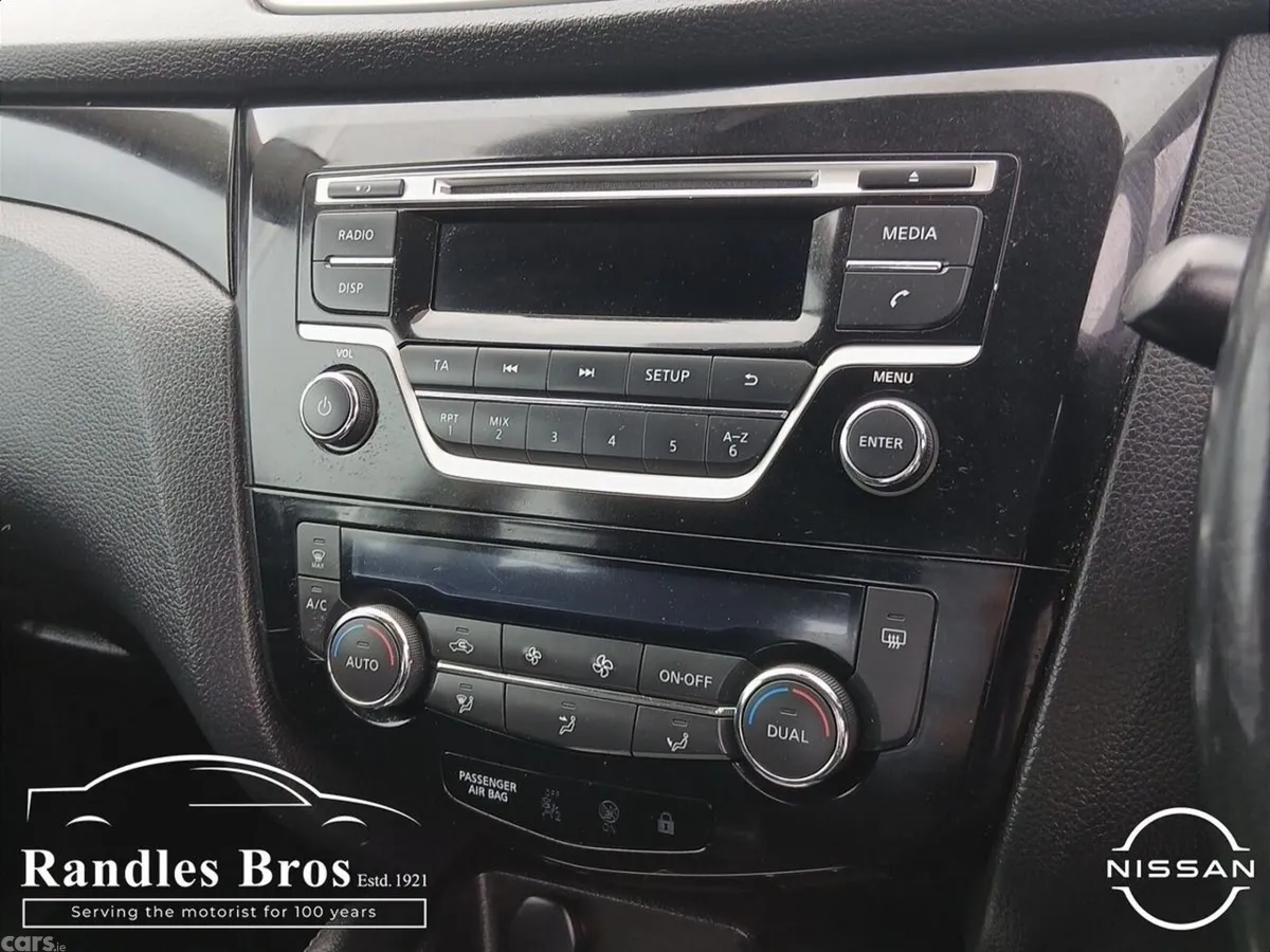 Nissan Qashqai Hatchback, Diesel, 2015, Silver