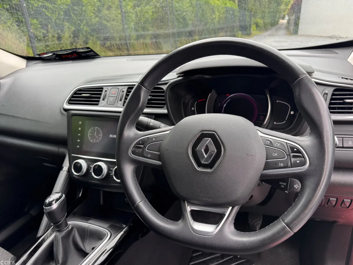 Renault Kadjar SUV, Petrol, 2022, Red