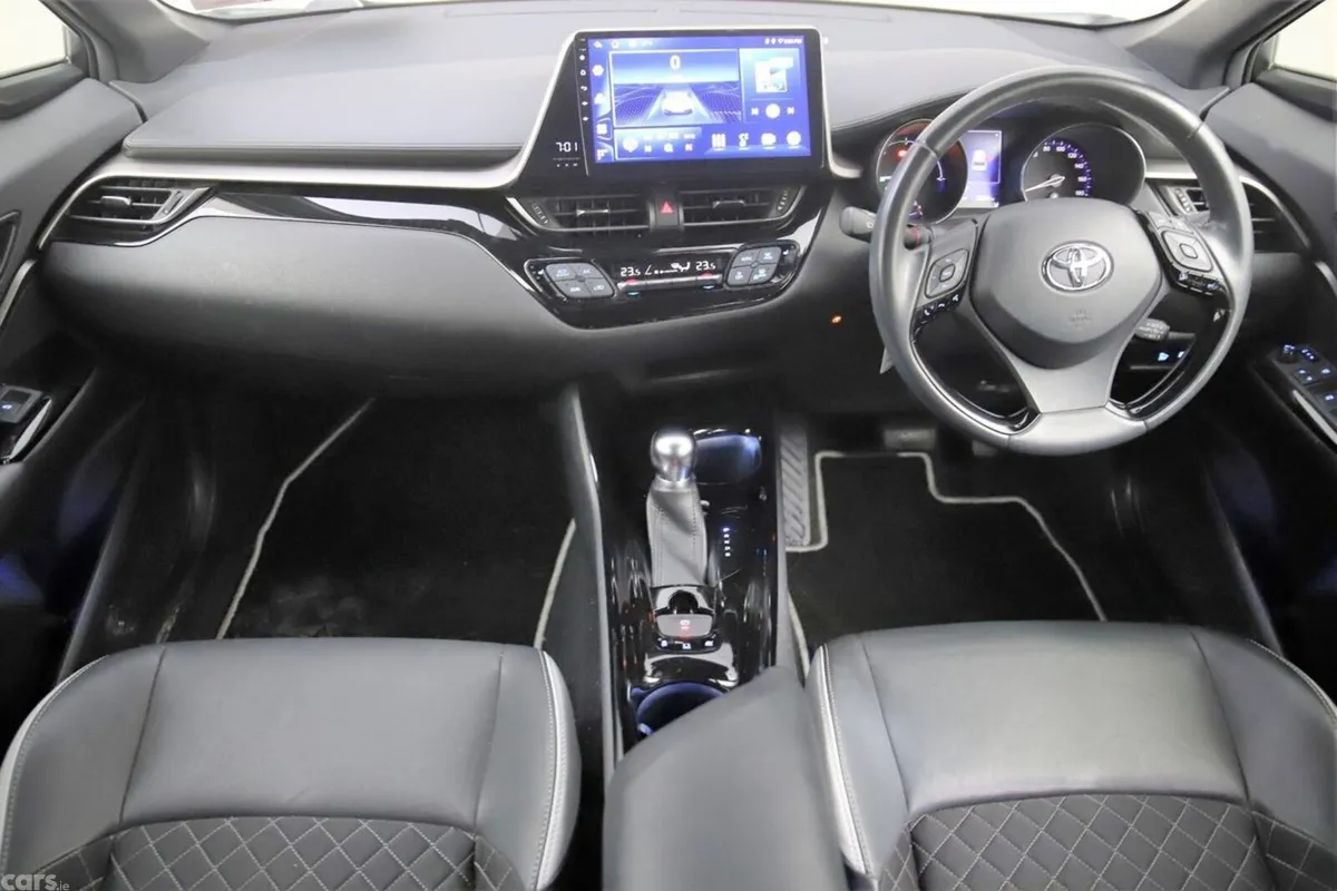 Toyota C-HR SUV, Petrol Hybrid, 2019, White