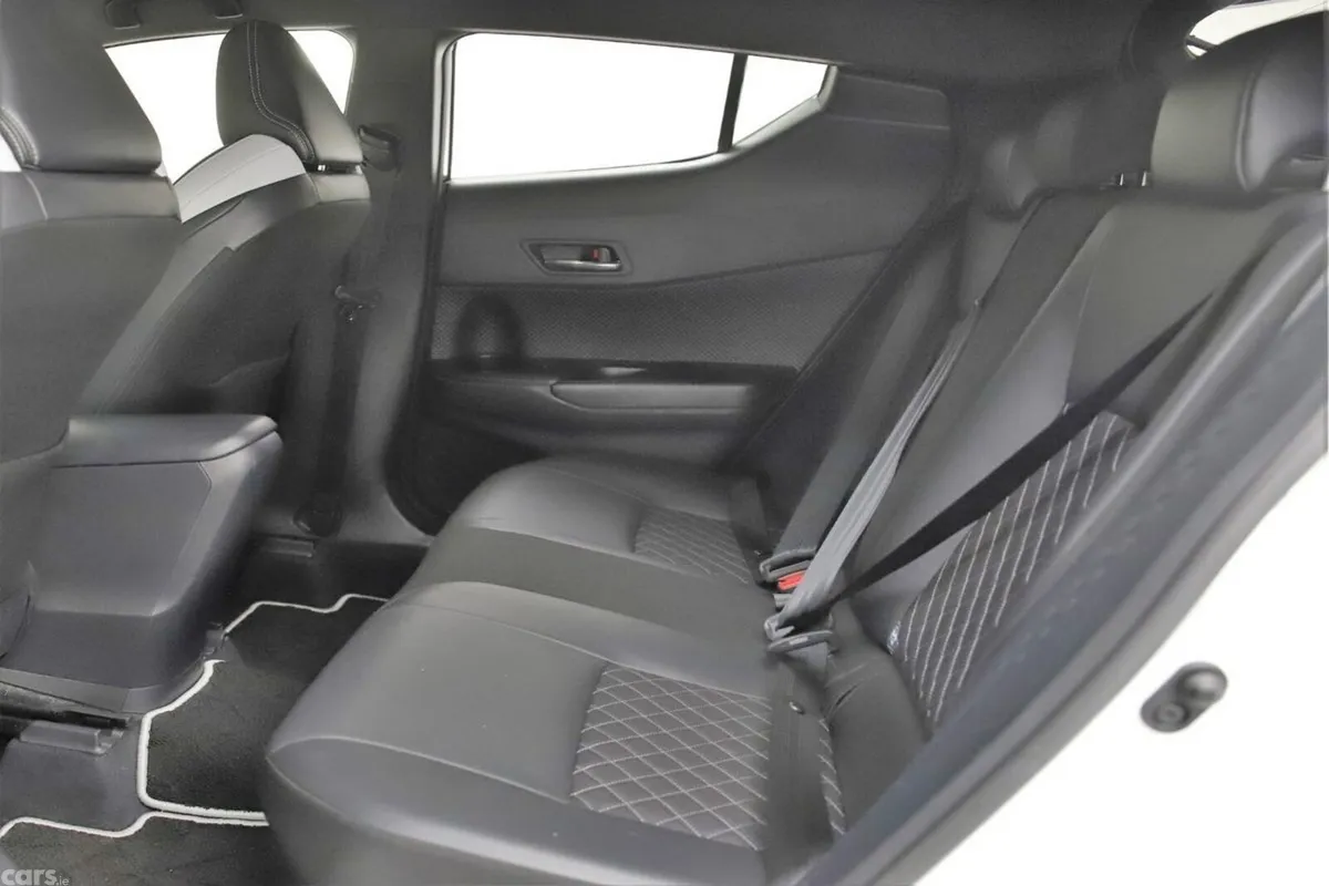 Toyota C-HR SUV, Petrol Hybrid, 2019, White