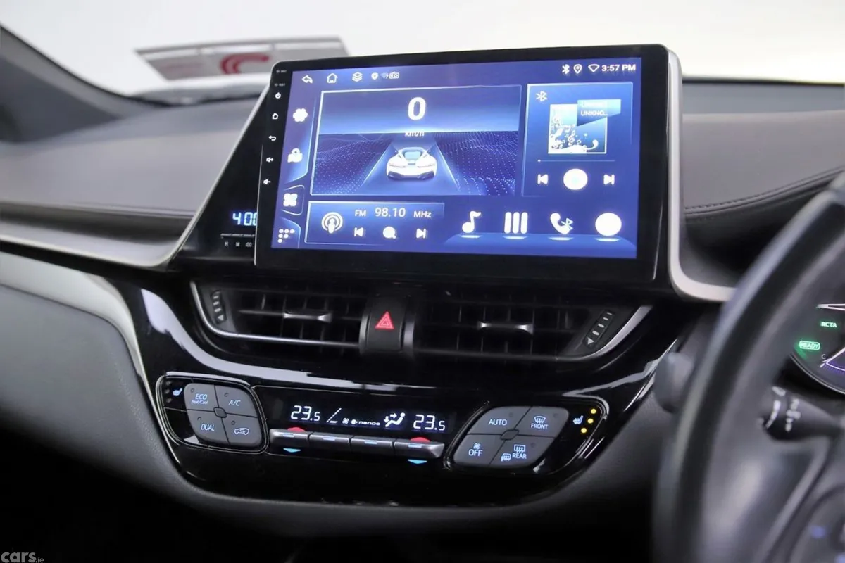 Toyota C-HR SUV, Petrol Hybrid, 2019, White