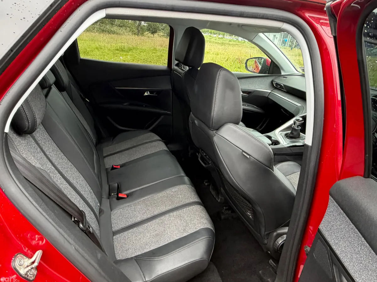 Peugeot 3008 MPV, Diesel, 2020, Red