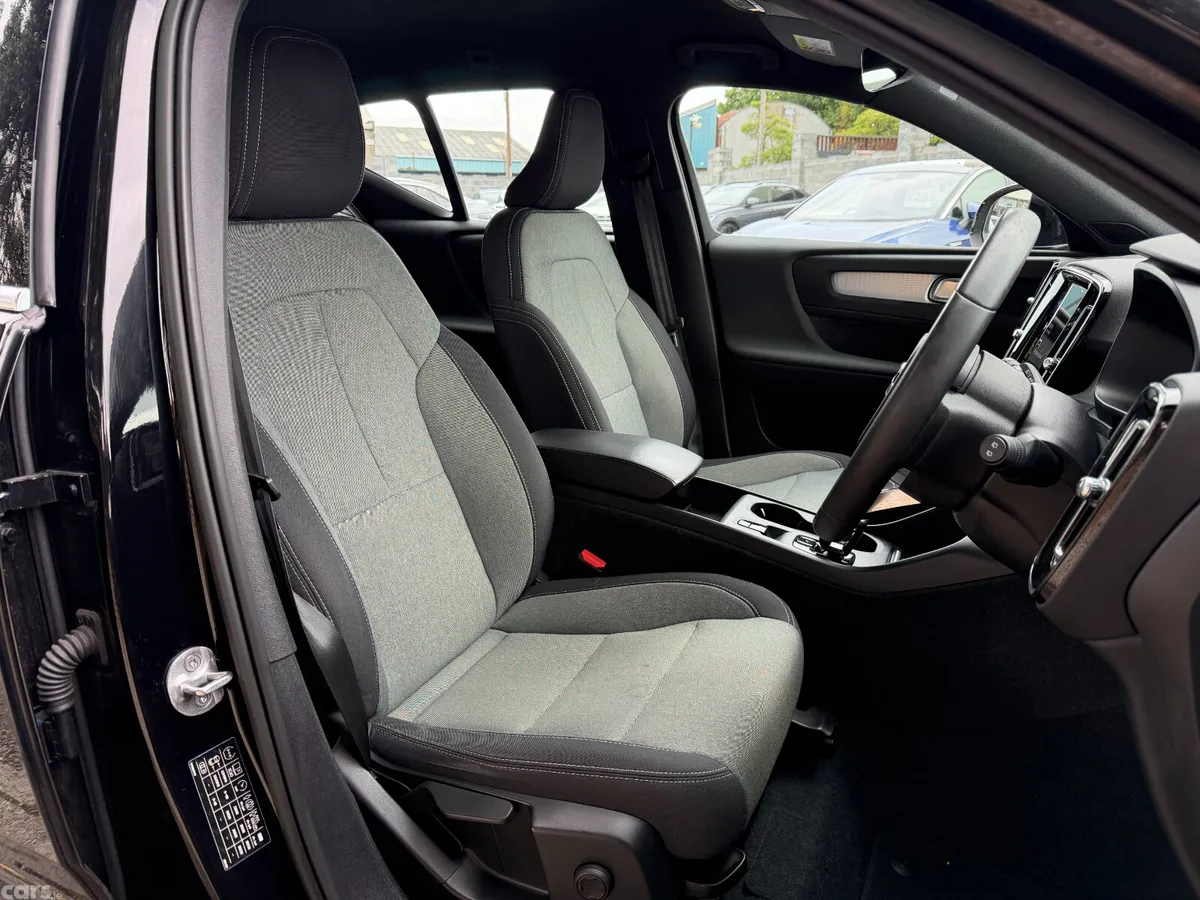 Volvo XC40 SUV, Petrol Plug-in Hybrid, 2023, Black
