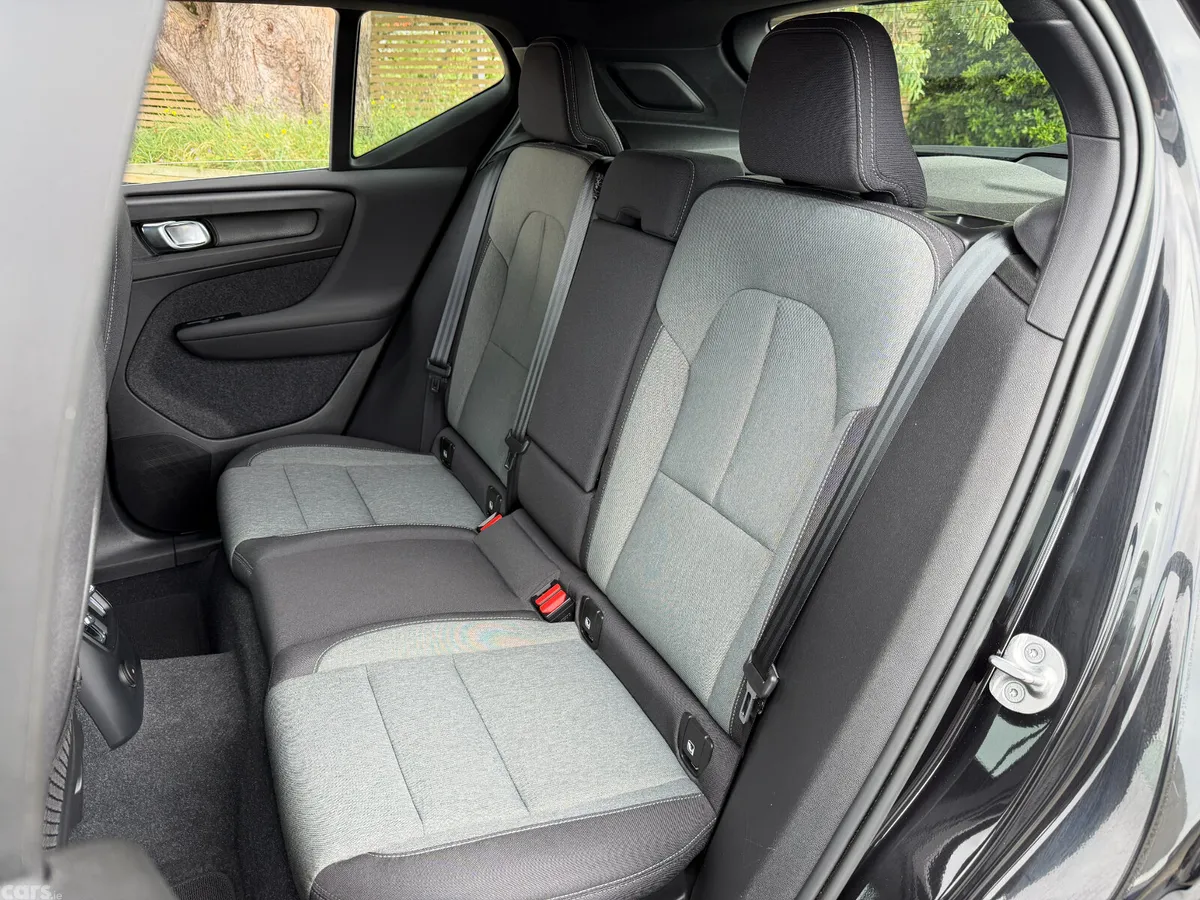 Volvo XC40 SUV, Petrol Plug-in Hybrid, 2023, Black