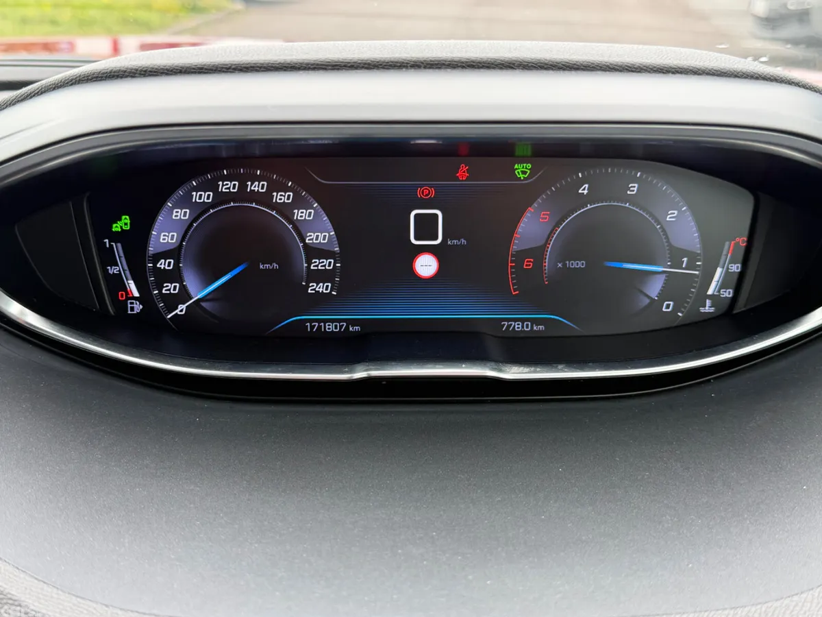 Peugeot 3008 MPV, Diesel, 2020, Red