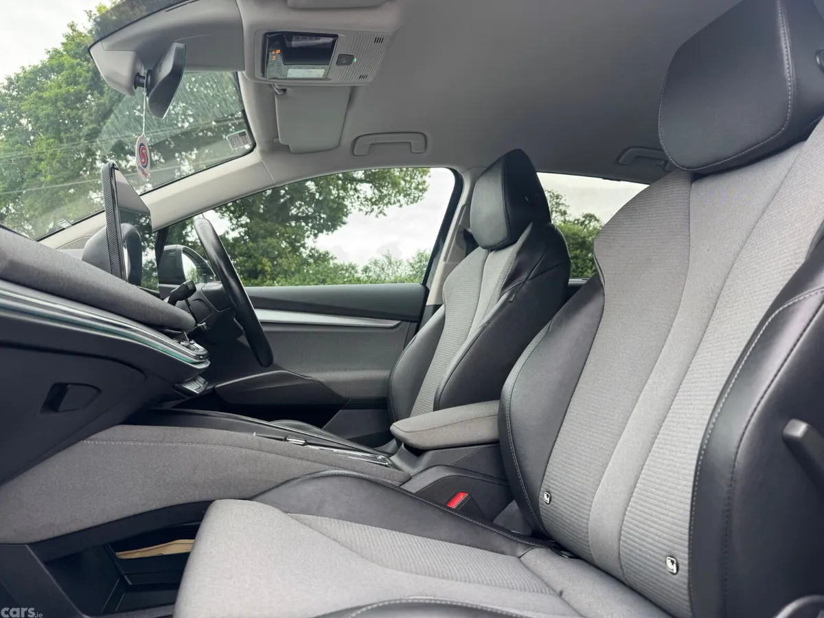 Skoda Enyaq Estate/Jeep, Electric, 2023, Black