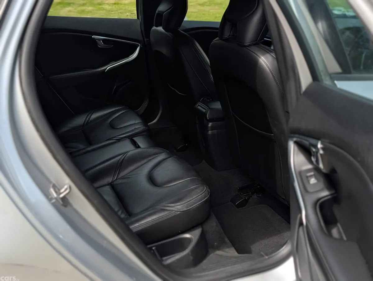 Volvo V40 Hatchback, Diesel, 2018, Grey