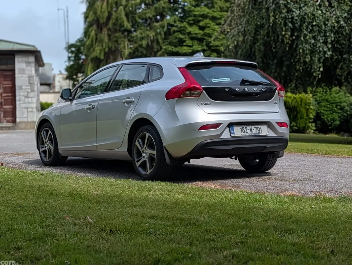 Volvo V40 Hatchback, Diesel, 2018, Grey