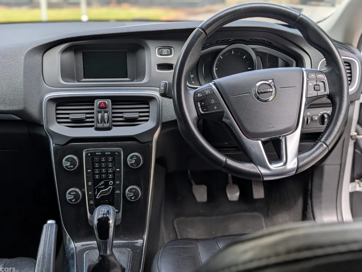 Volvo V40 Hatchback, Diesel, 2018, Grey