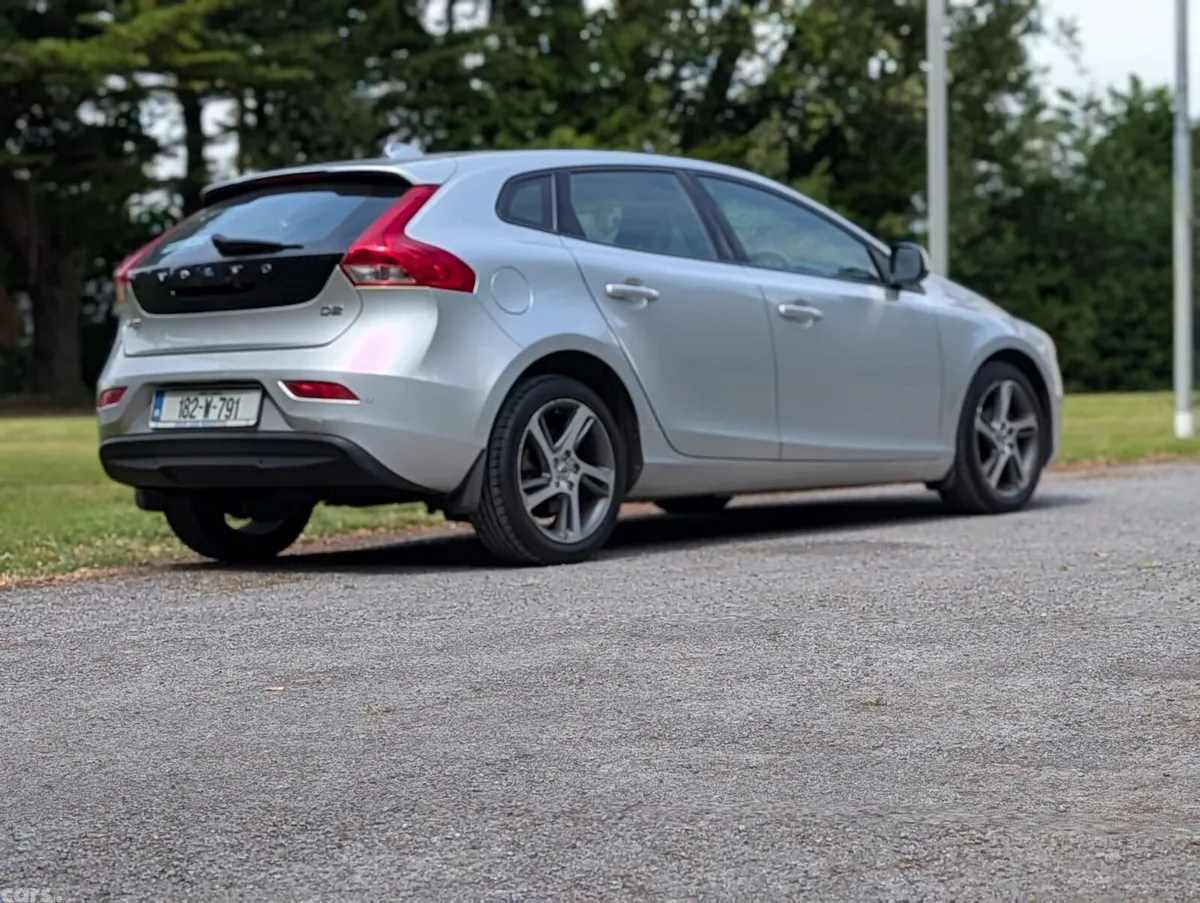 Volvo V40 Hatchback, Diesel, 2018, Grey