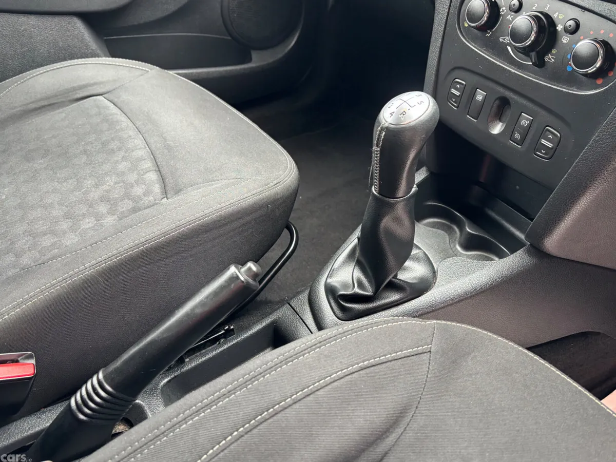 Dacia Sandero Hatchback, Petrol, 2013, Silver