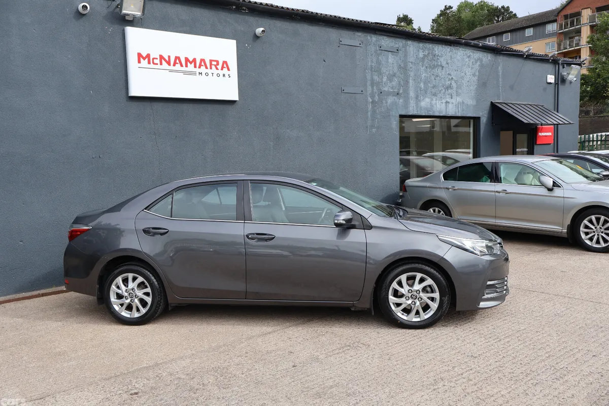 Toyota Corolla Saloon, Diesel, 2017, Grey