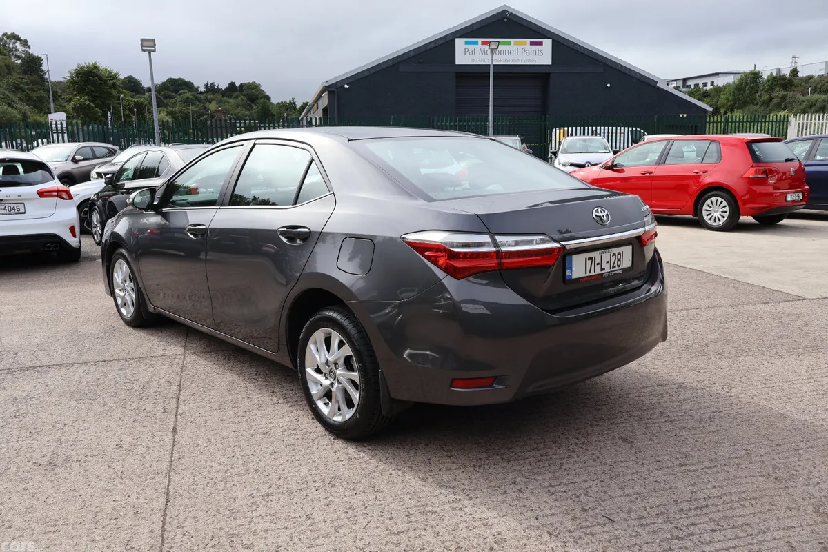 Toyota Corolla Saloon, Diesel, 2017, Grey