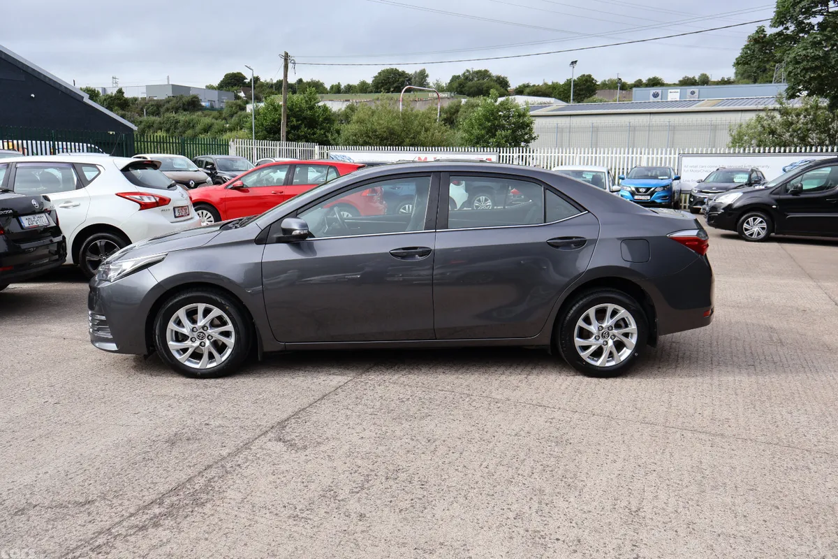 Toyota Corolla Saloon, Diesel, 2017, Grey