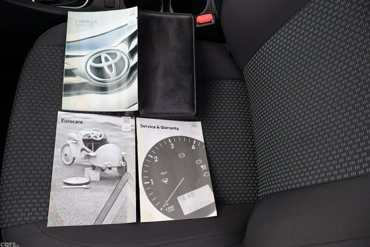 Toyota Corolla Saloon, Diesel, 2017, Grey