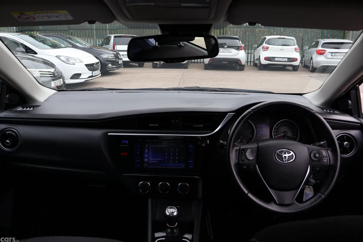Toyota Corolla Saloon, Diesel, 2017, Grey