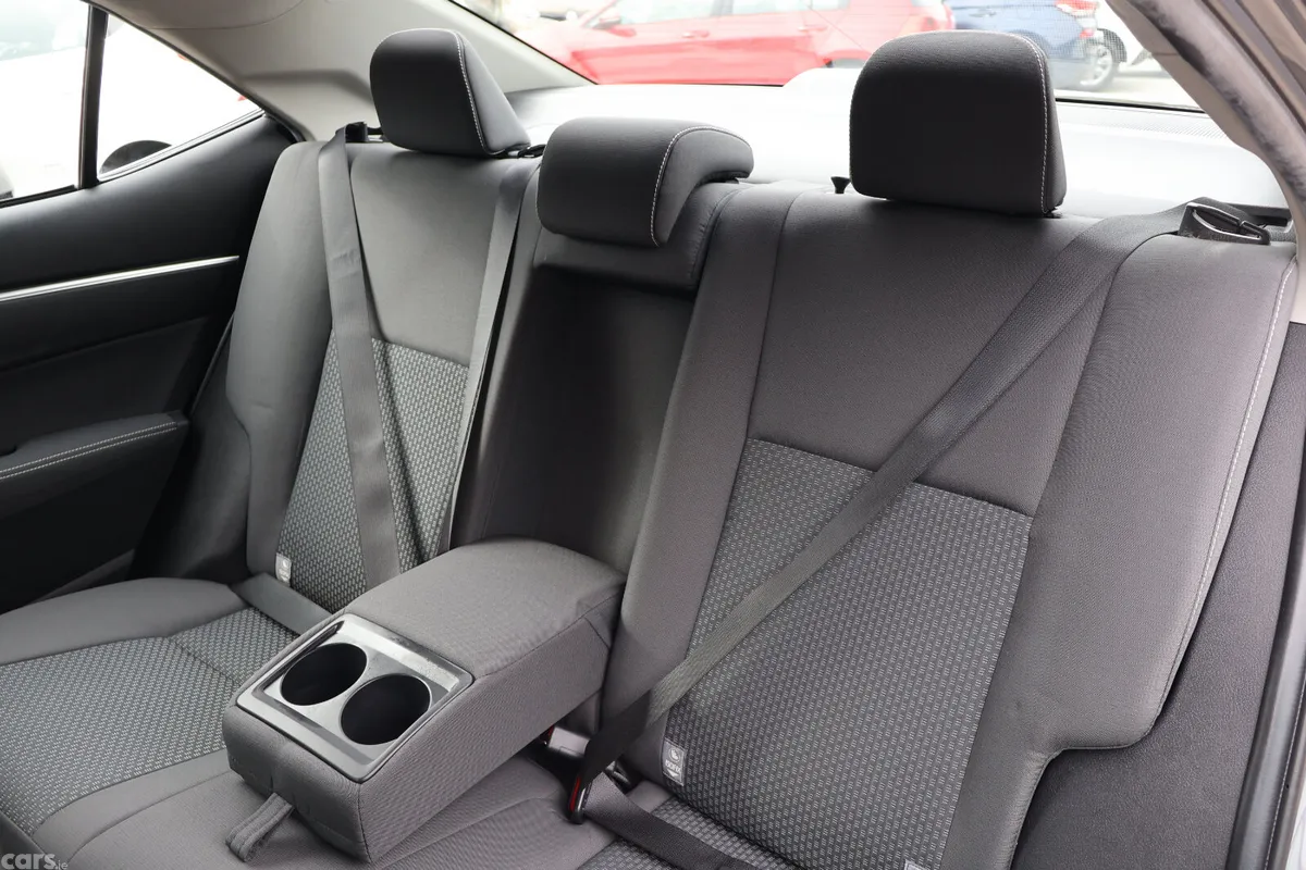 Toyota Corolla Saloon, Diesel, 2017, Grey