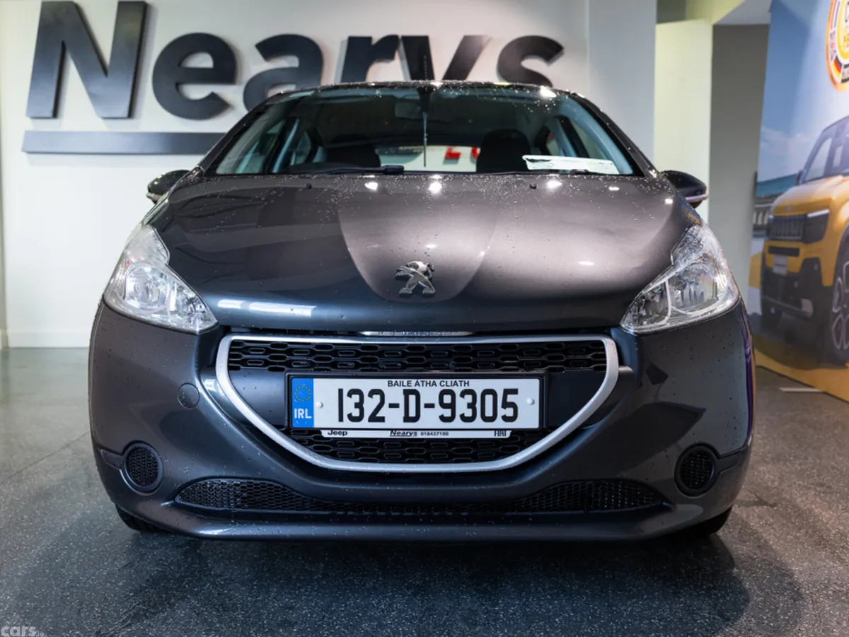 Peugeot 208 Hatchback, Petrol, 2013, Grey