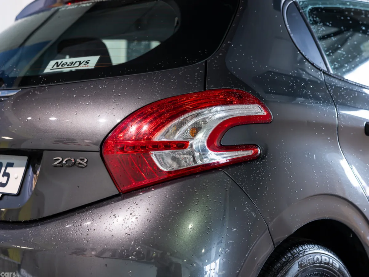 Peugeot 208 Hatchback, Petrol, 2013, Grey