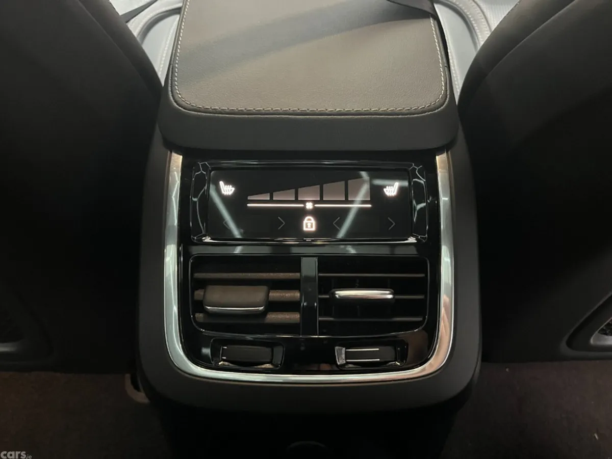 Volvo XC90 SUV, Petrol Plug-in Hybrid, 2023, Blue