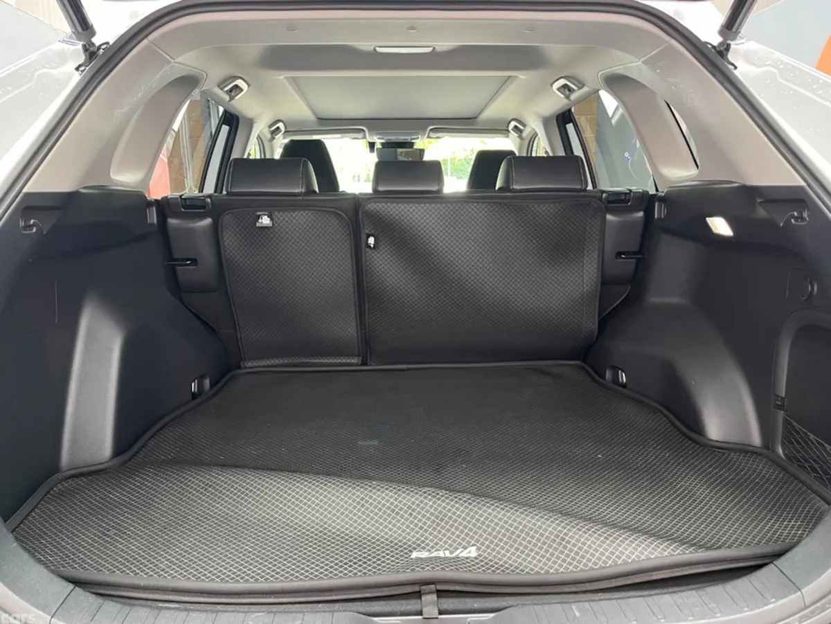 Toyota RAV4 SUV, Petrol Hybrid, 2023, White
