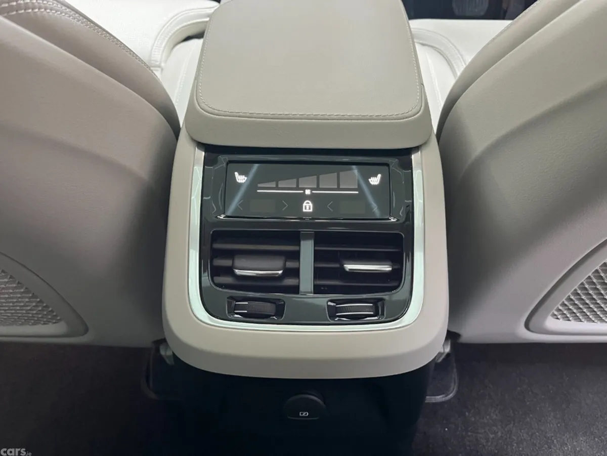 Volvo XC90 SUV, Petrol Plug-in Hybrid, 2023, White