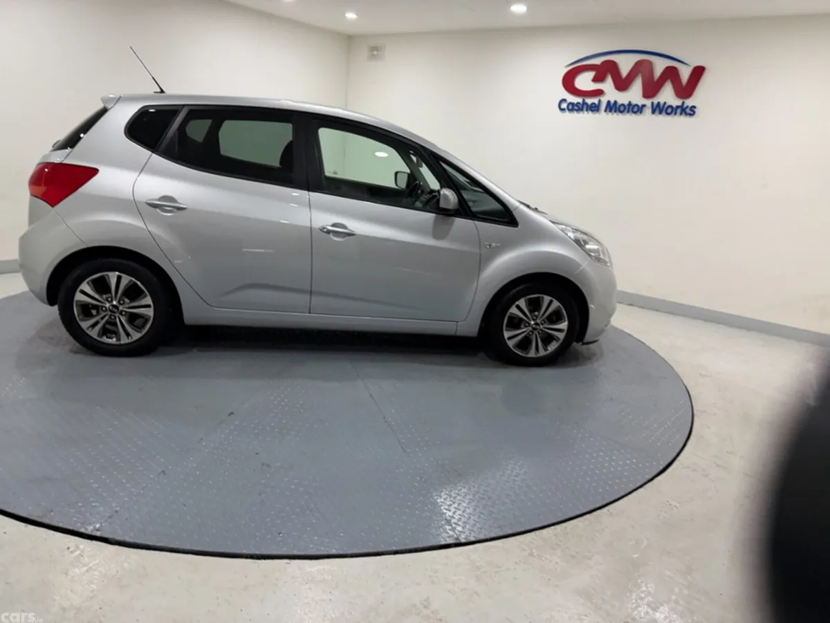 Kia Venga MPV, Diesel, 2016, Silver