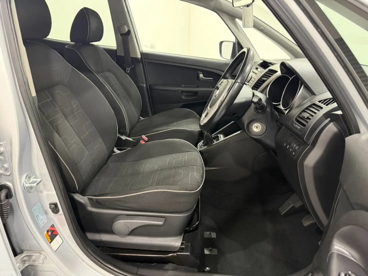 Kia Venga MPV, Diesel, 2016, Silver