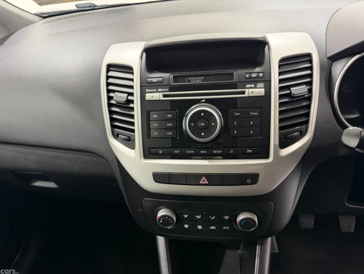 Kia Venga MPV, Diesel, 2016, Silver