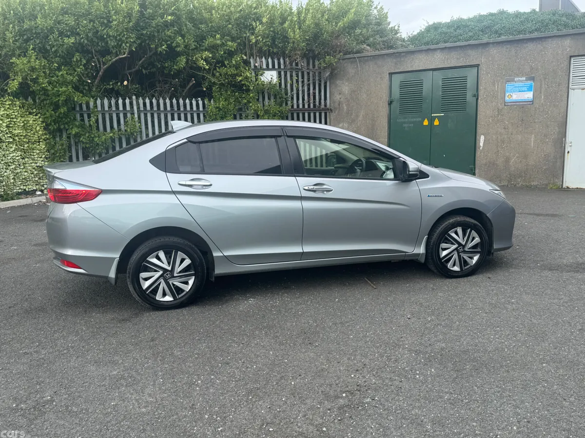 Honda Grace Saloon, Petrol Hybrid, 2014, Silver