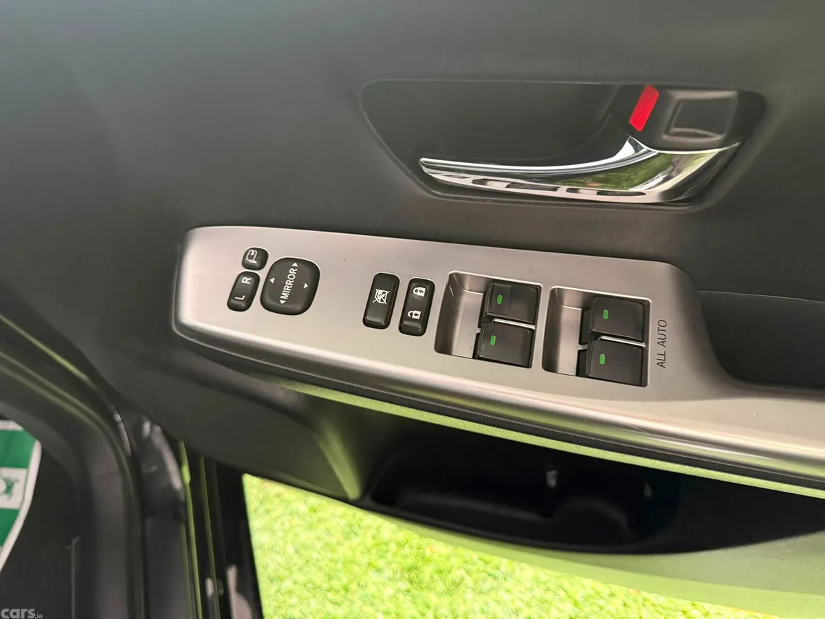 Toyota Prius MPV, Petrol Hybrid, 2020, Black