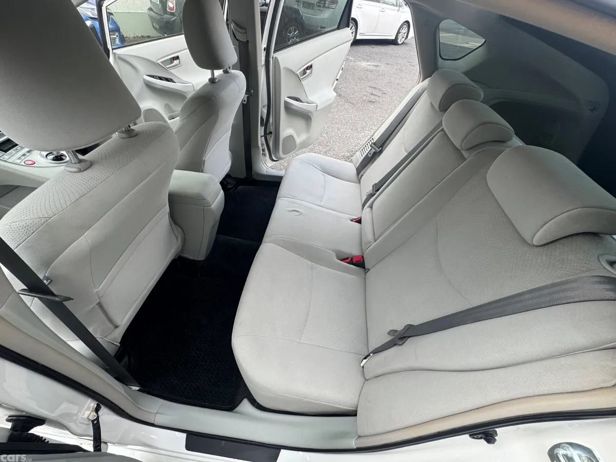Toyota Prius Hatchback, Petrol Hybrid, 2013, White