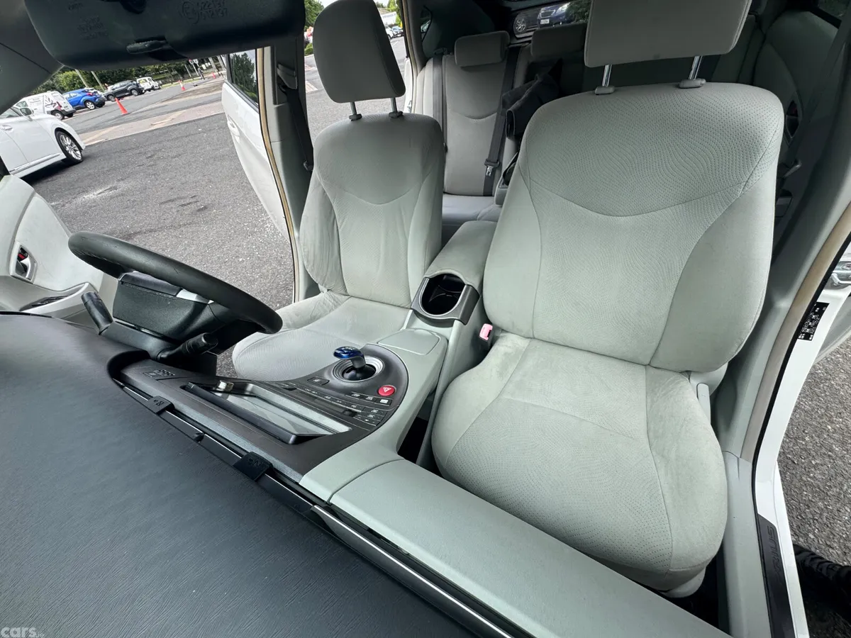Toyota Prius Hatchback, Petrol Hybrid, 2013, White