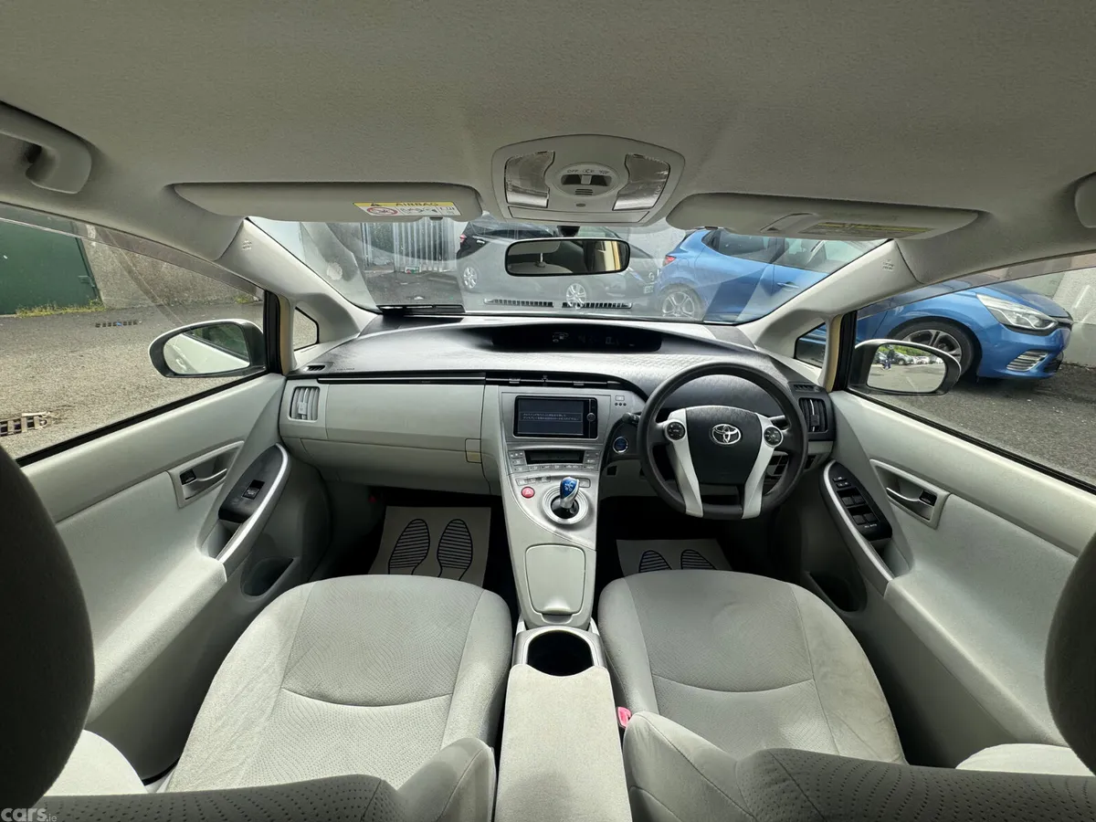Toyota Prius Hatchback, Petrol Hybrid, 2013, White