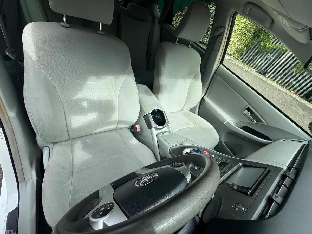 Toyota Prius Hatchback, Petrol Hybrid, 2013, White