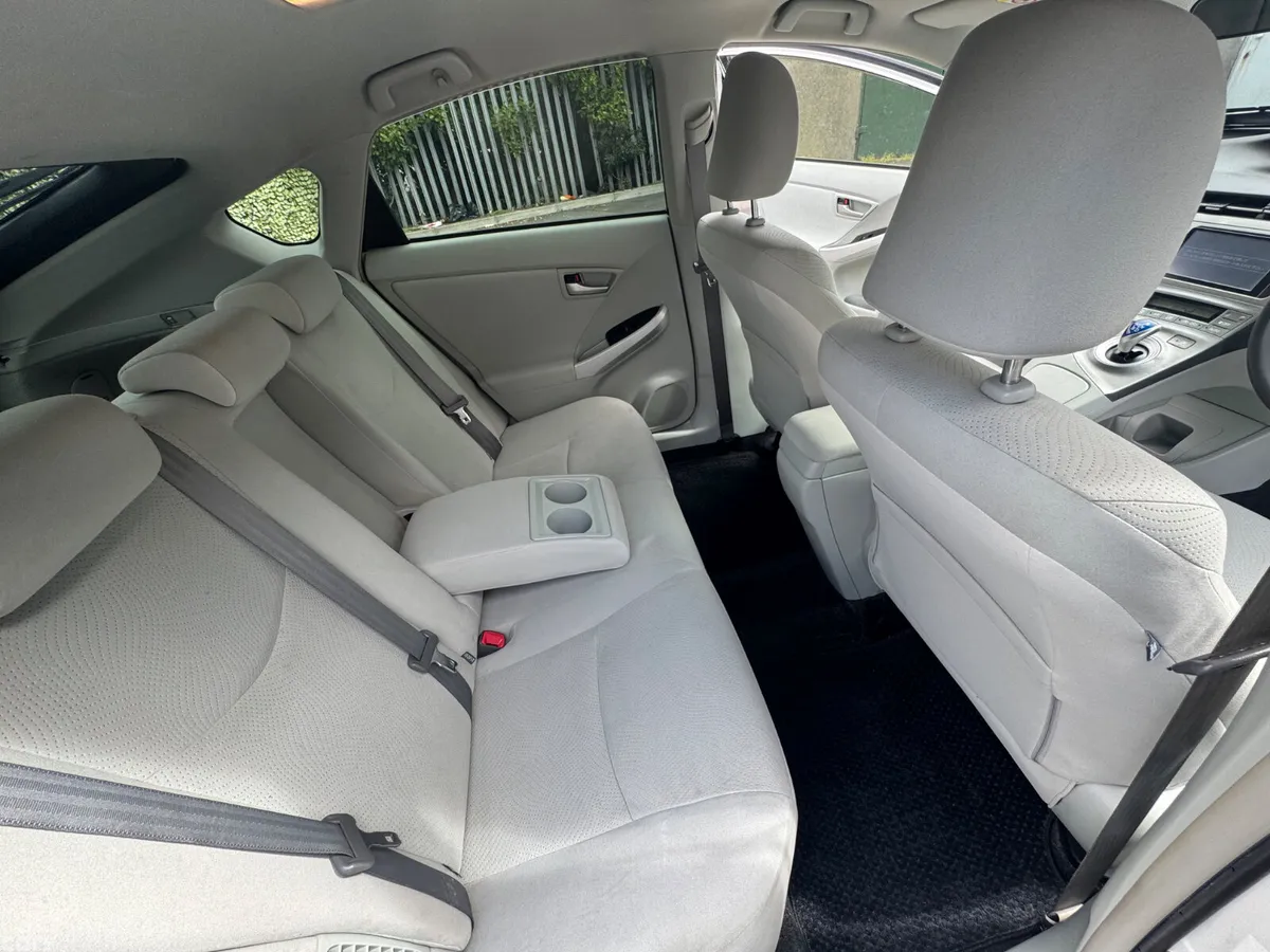 Toyota Prius Hatchback, Petrol Hybrid, 2013, White