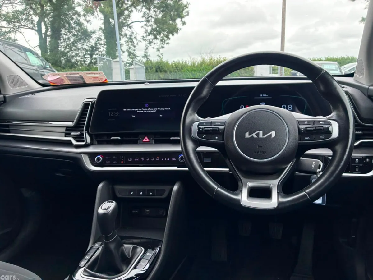 Kia Sportage MPV, Diesel Hybrid, 2023, White