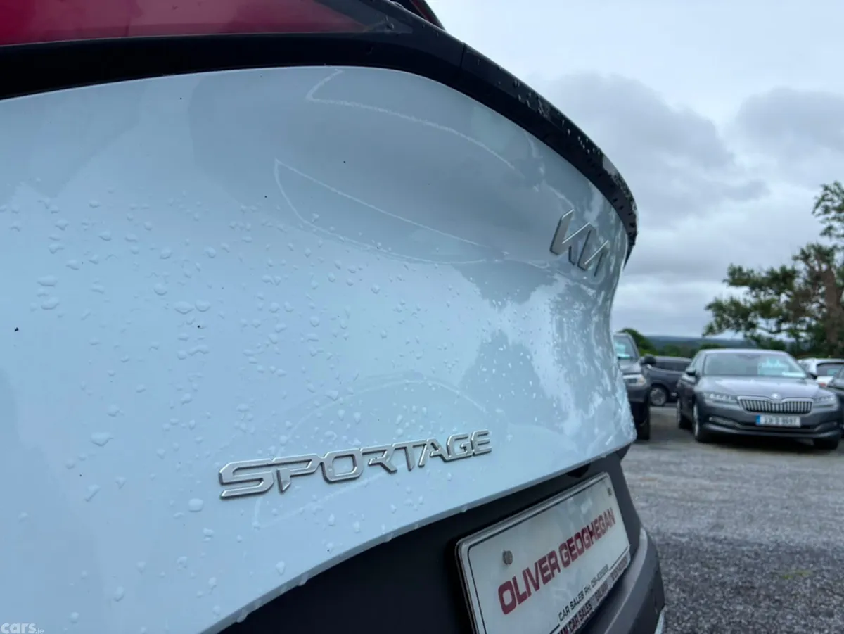 Kia Sportage MPV, Diesel Hybrid, 2023, White