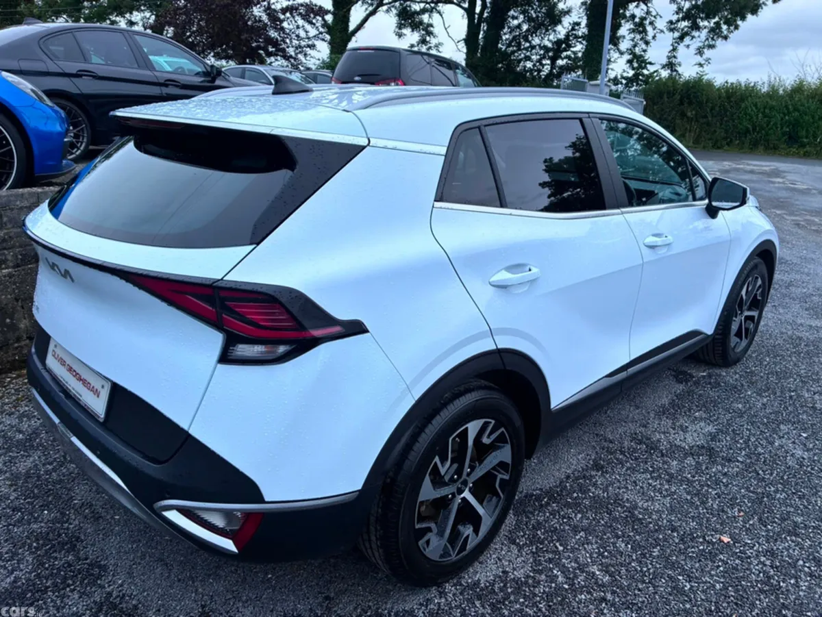 Kia Sportage MPV, Diesel Hybrid, 2023, White