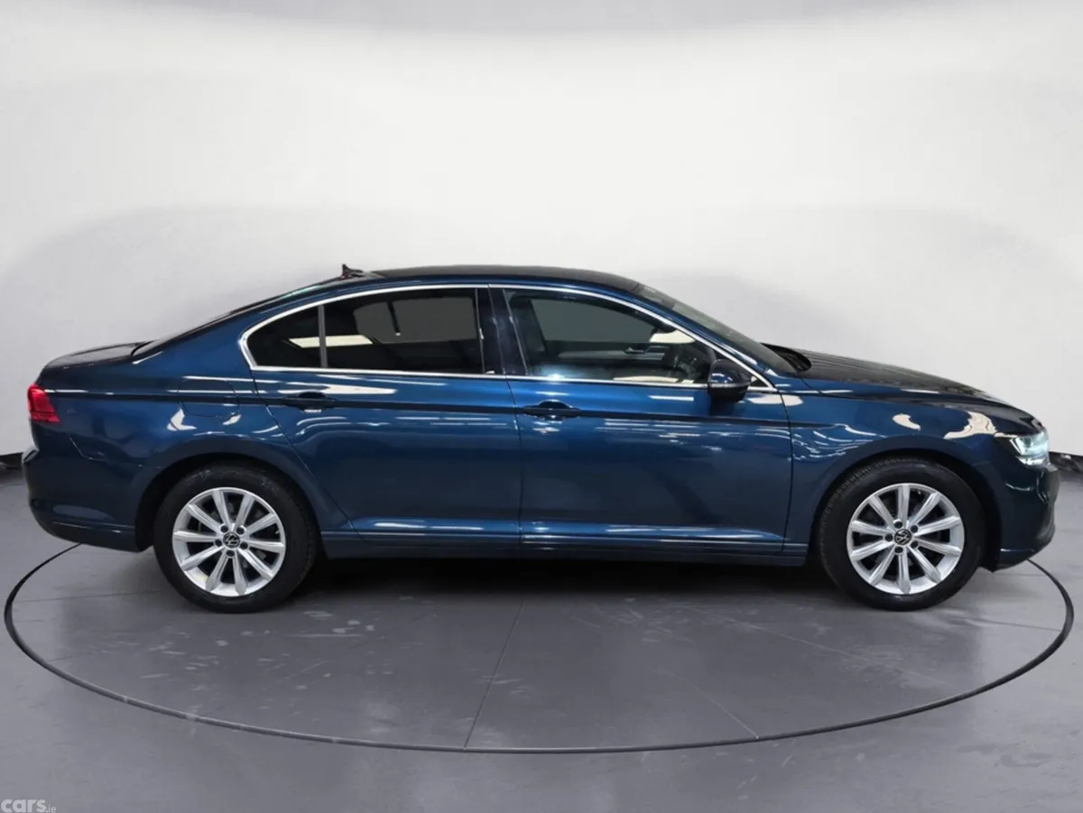 Volkswagen Passat Saloon, Diesel, 2022, Blue