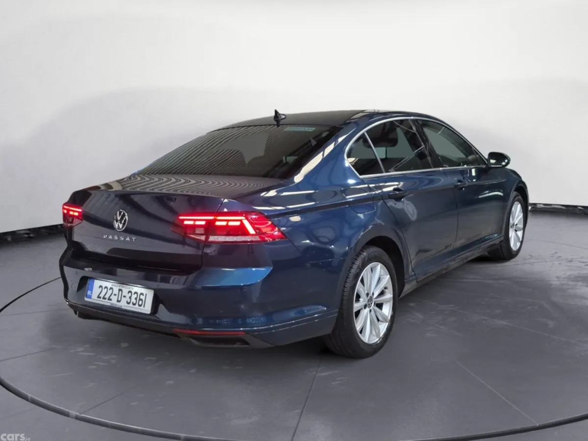 Volkswagen Passat Saloon, Diesel, 2022, Blue
