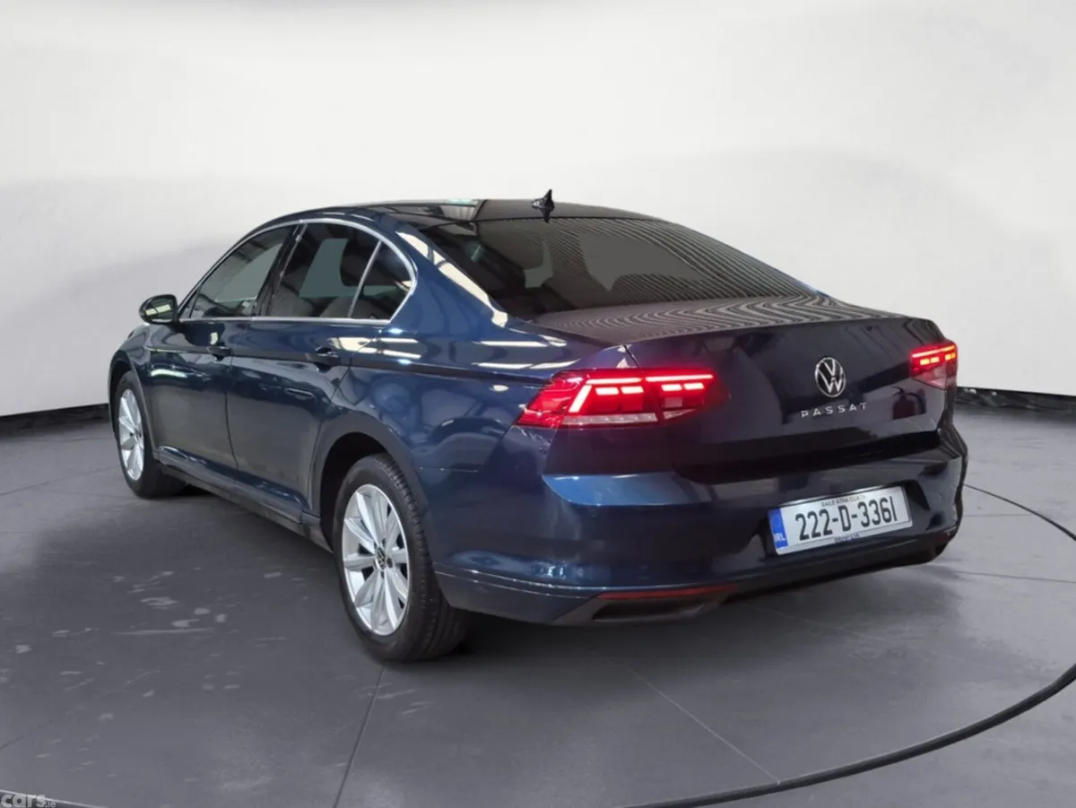 Volkswagen Passat Saloon, Diesel, 2022, Blue