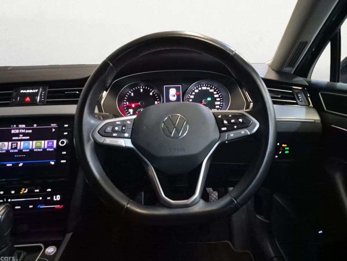 Volkswagen Passat Saloon, Diesel, 2022, Blue