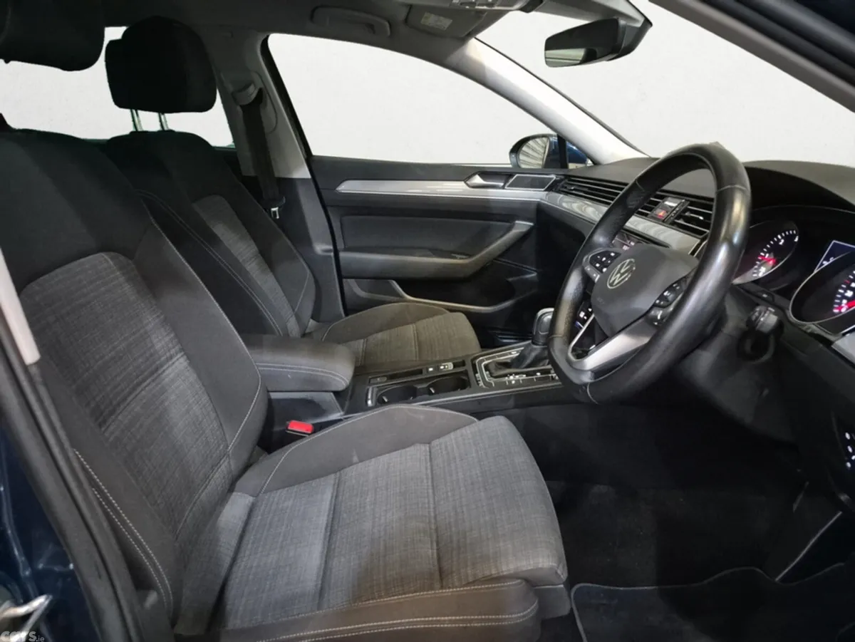 Volkswagen Passat Saloon, Diesel, 2022, Blue