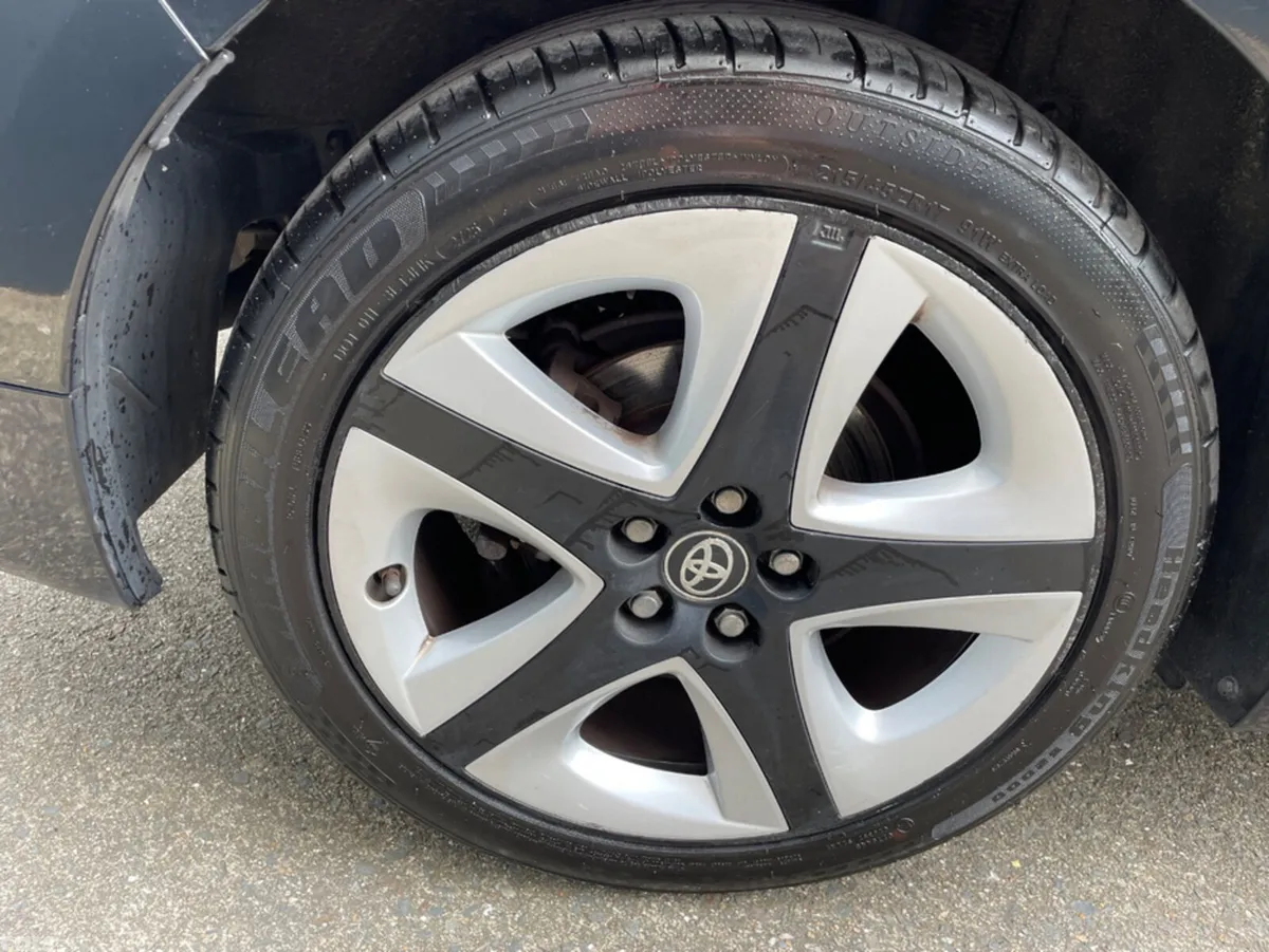 Toyota Prius Hatchback, Petrol Hybrid, 2016, Black
