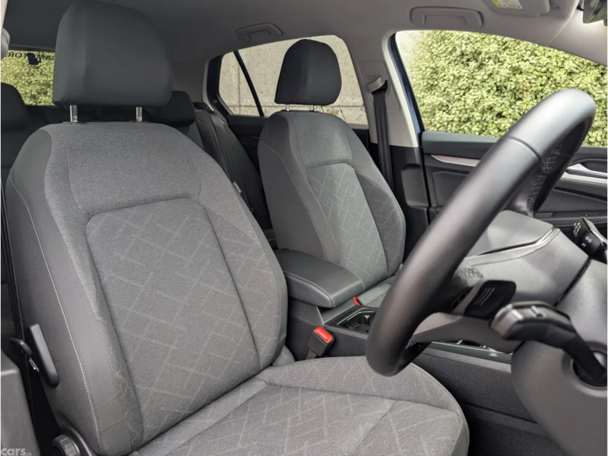 Volkswagen Golf Hatchback, Diesel, 2023, Blue