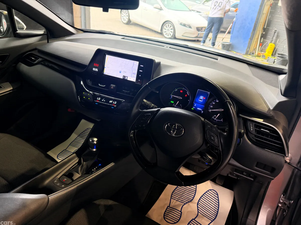 Toyota C-HR SUV, Petrol Hybrid, 2018, Silver