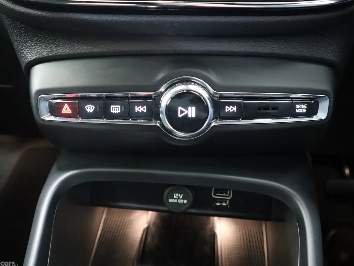 Volvo XC40 SUV, Petrol Hybrid, 2023, Grey
